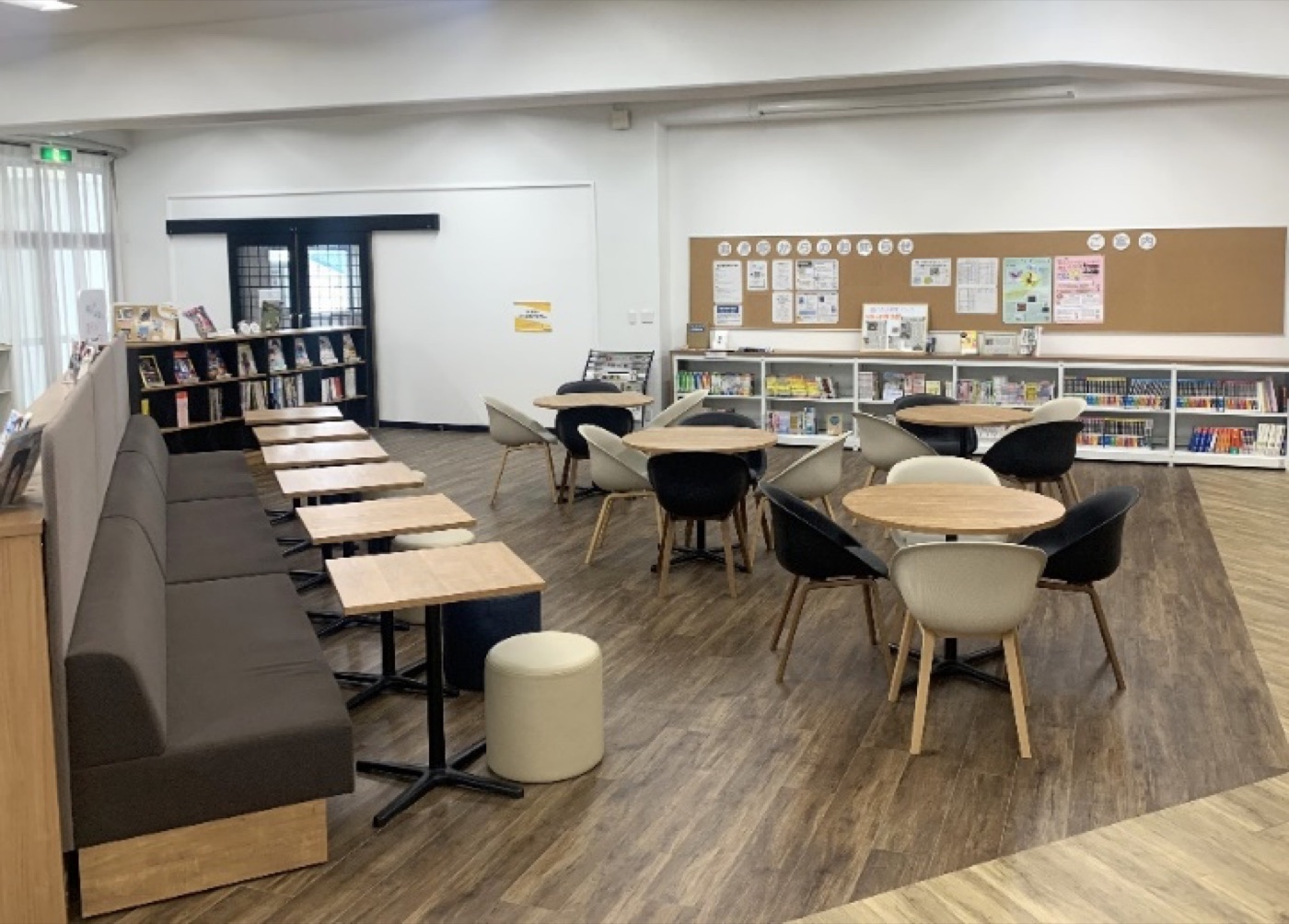 神戸野田高等学校 図書館内のフリースペース